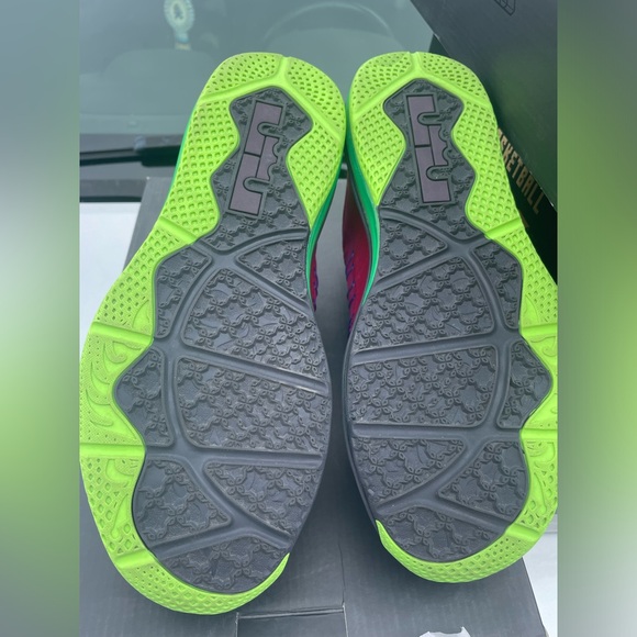 Lebron X Low “Lebroncurial” Size 10.5 Men’s - Picture 3 of 4